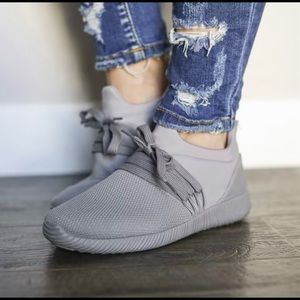 Qupid Khaki Green Sneakers sz 8